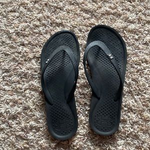 Under armour flip flop